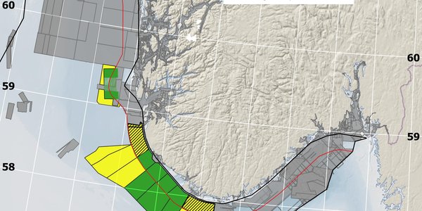  Kartutsnitt med delar av Noreg drapert av ein grå terrengmodell. Boksar i forskjellige fargar markerer område i Norskehavet kor Mareano-programmet planlegg eller har djupnekartlagt.