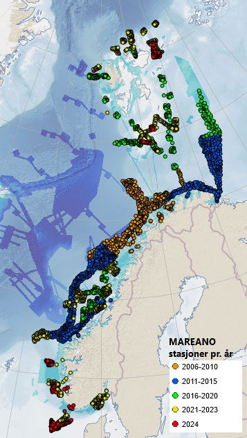 Kart som viser Norden inkludert Svalbard og havområdene. Alle stasjonene som Mareano har kartlagt er markert med et punkt. Forholdsvis mange av de er langs norskekysten, men et stykke ut i havet.